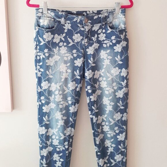 EUC Suko Jeans blue & white floral print faded denim jeans, 4 - Picture 6 of 9